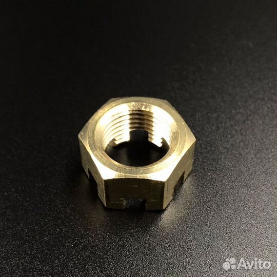 Гайка крепления гребного винта Tohatsu 40-120 (Toh