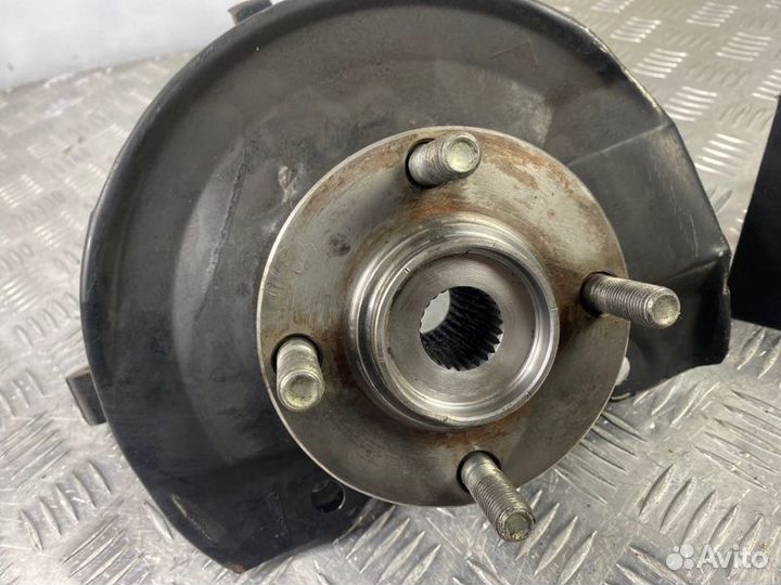 Кулак поворотный передний левый Mitsubishi Lancer