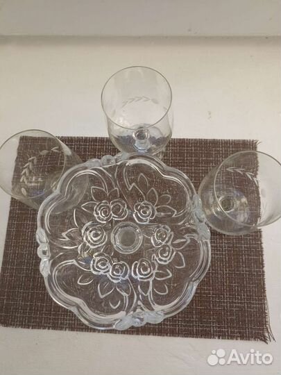 Ваза для конфет на ножке