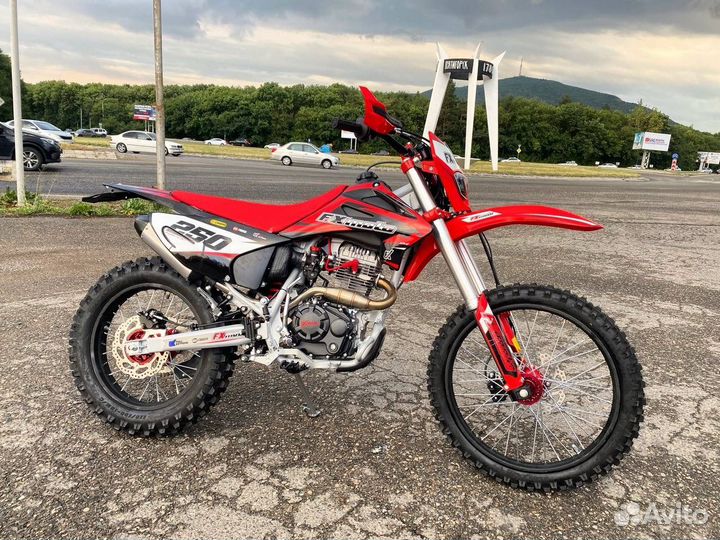 Эндуро мотоцикл кросовый 250см3 Fxmoto YZ250