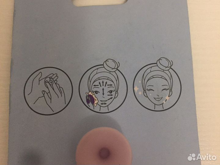 Новая щётка для умывания на присоске