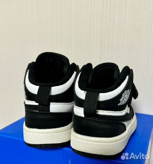 Полуботинки кроссовки 22