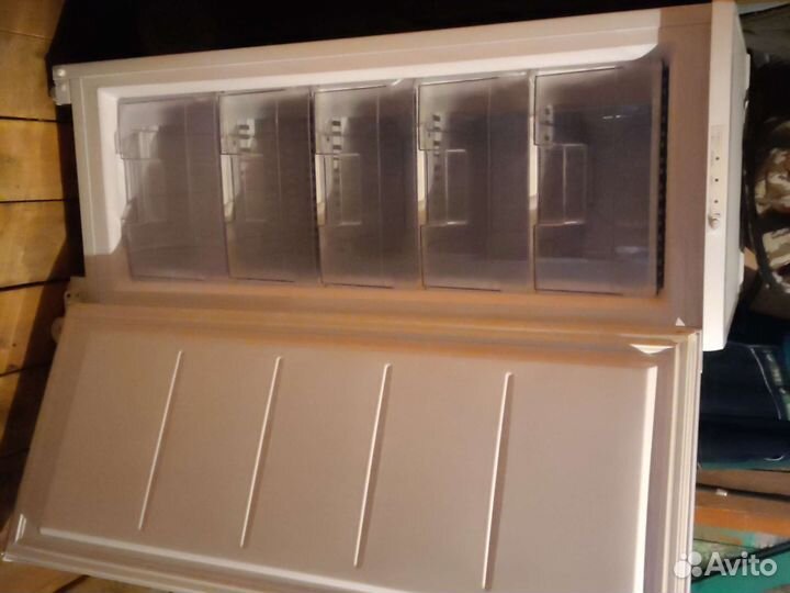 Морозильник бирюса114