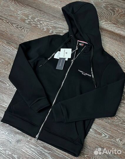 Спортивный аутфит Tommy Hilfiger для активных