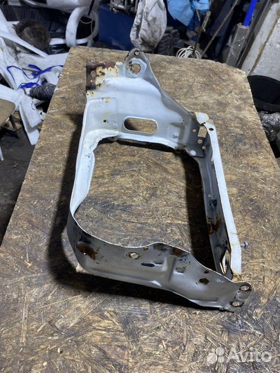 Рамка левой фары mercedes benz w202