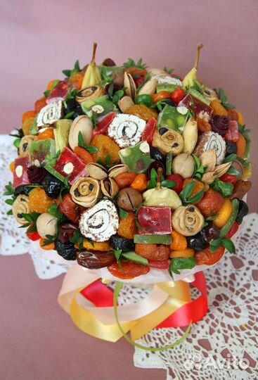 Съедобный букет с сухофруктами и орехами