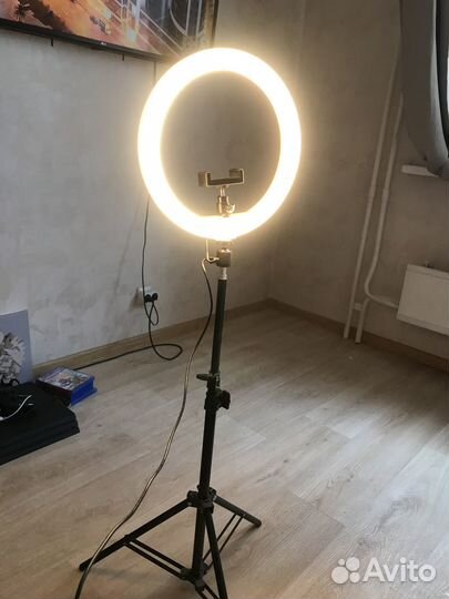 Кольцевая лампа со штативом