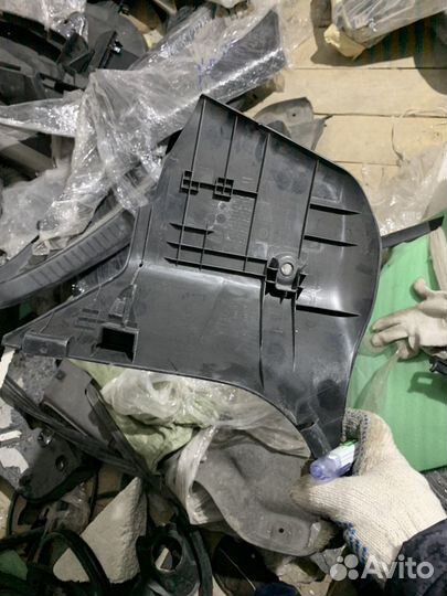 Накладка нижняя правой стойки Мазда 3 bl