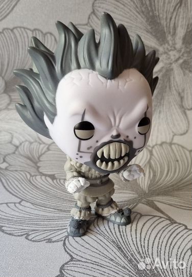 Funko Pops) #473 Pennywise with teeth Special Edit