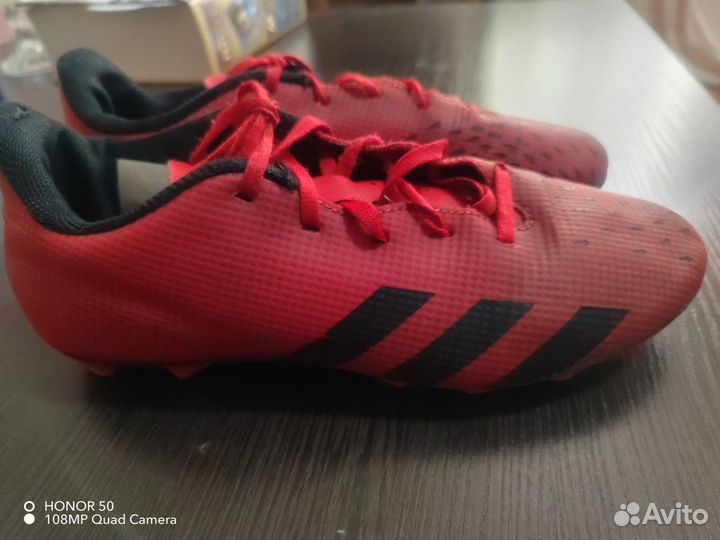 Футбольные бутсы adidas predator