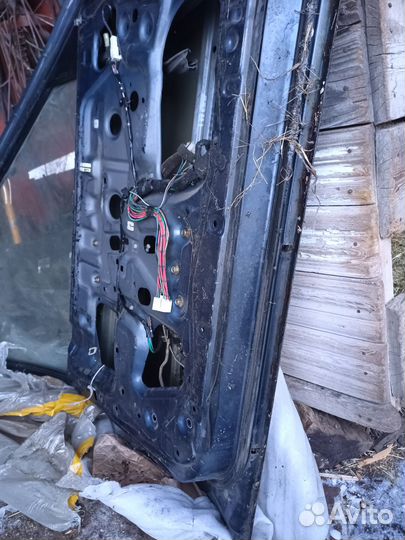 Дверь левая mazda 929, люси