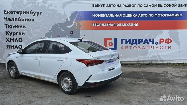 Обшивка крышки багажника Hyundai Solaris 81752-H50