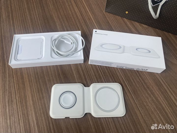 Беспроводное зарядное устройство Apple MagSafe Duo