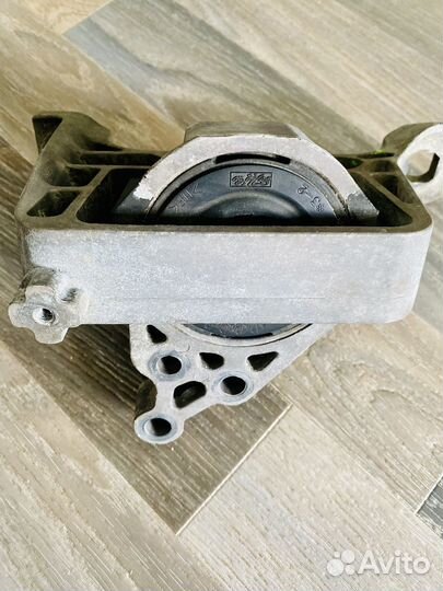 Правая опора двигателя Mazda 3 bk 1,6