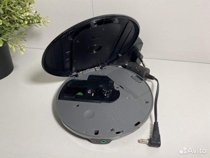 CD плеер sony Walkman D-NF340