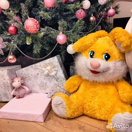 Большой плюшевый зайчик