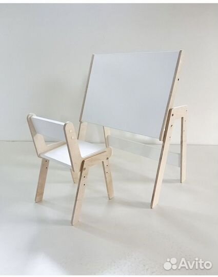 Детский комплект растущий стол и стул новые