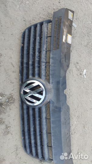 Решетка радиатора VW T5.Фольксваген Т5