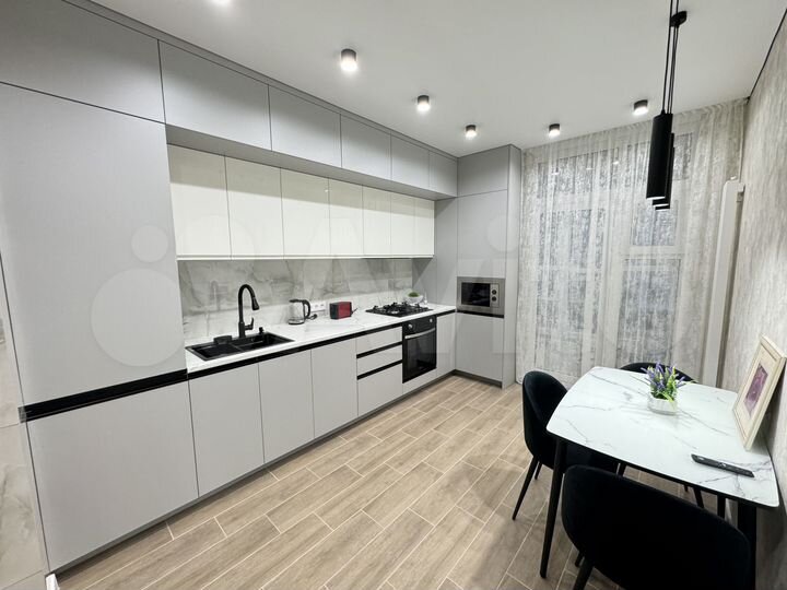 2-к. квартира, 54 м², 8/18 эт.