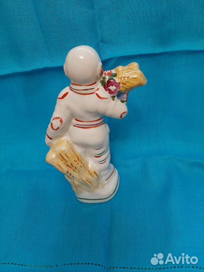 Фарфоровые статуэтки Космонавты