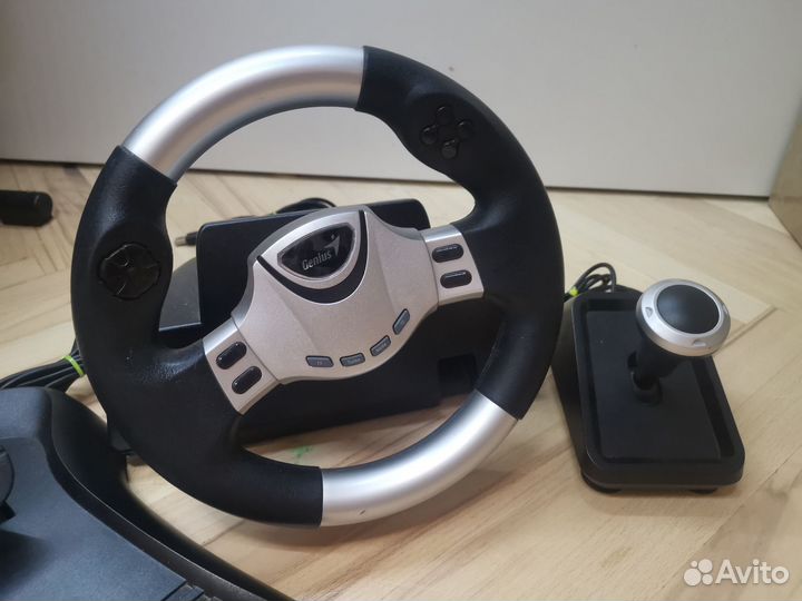 Игровой руль Genius