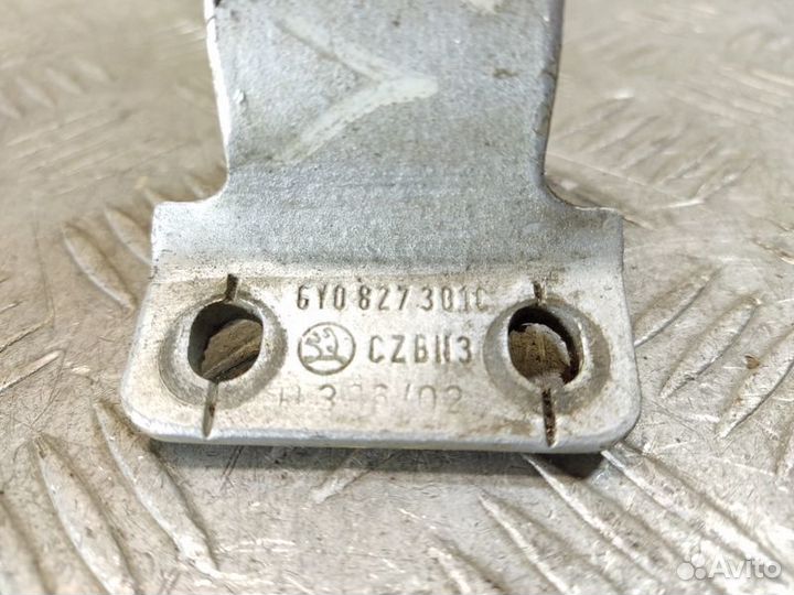 Петля багажника левая Skoda Fabia 1997 2007