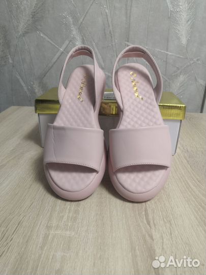 Босоножки женские