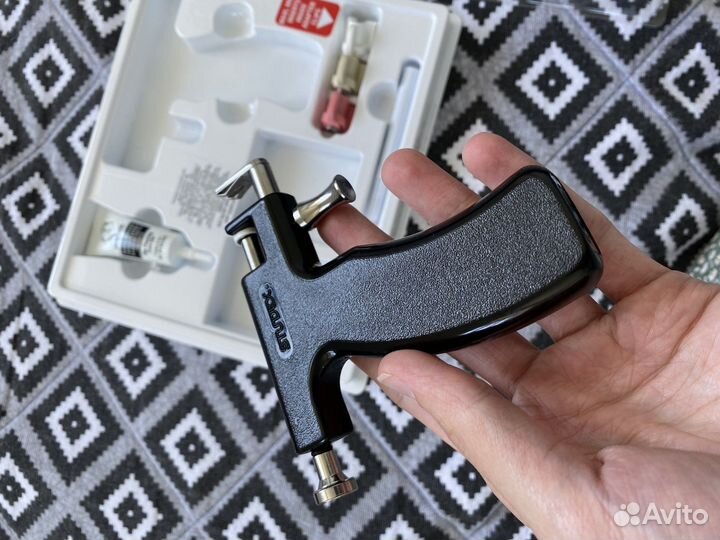 Пистолет для прокалывания ушей