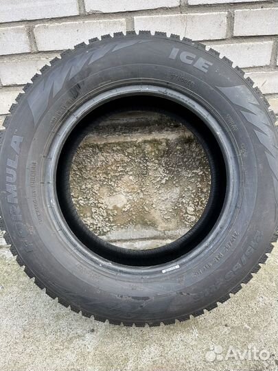 Pirelli Formula Ice 215/65 R16 98T