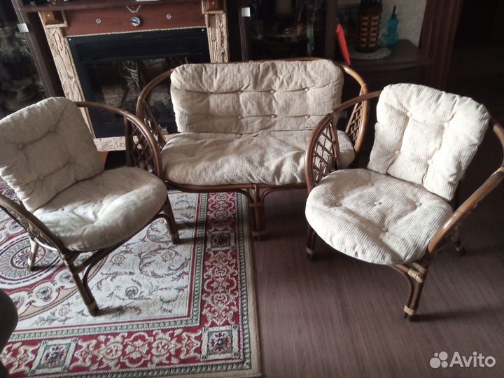 Продаю комплект плетеный диван и два кресла
