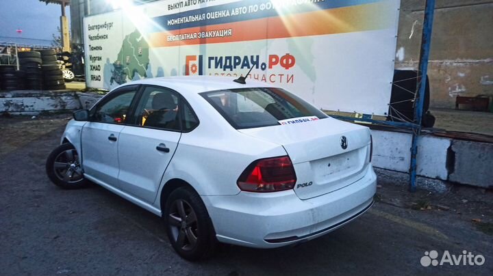 Молдинг переднего бампера правый Volkswagen Polo Sedan (Mk5) 6RF853234A