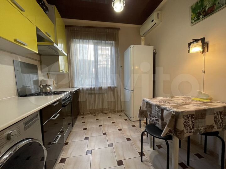 3-к. квартира, 65 м², 1/4 эт.