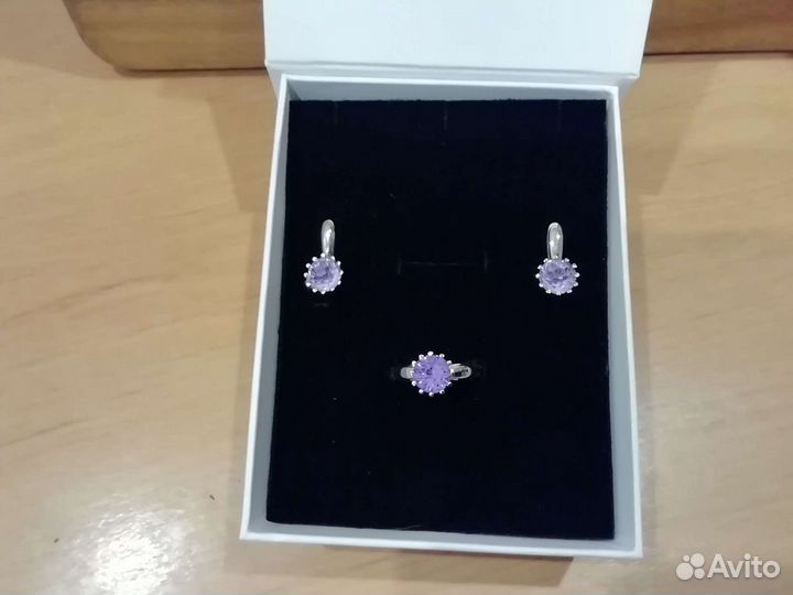 Серебряные серьги и кольцо с аметистом