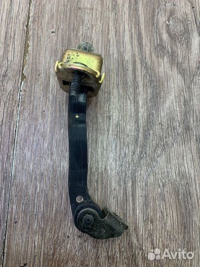 Ограничитель двери передний правый Ford Fusion