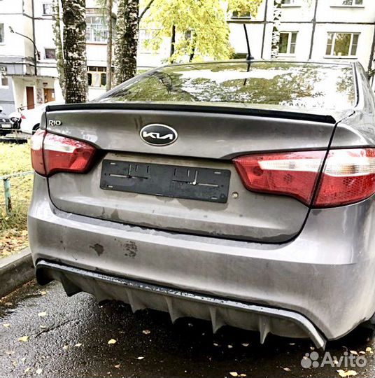 Наклейки на эмблемы Kia (белые)