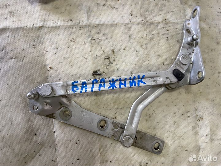 Петля багажника Ford Focus 2 седан