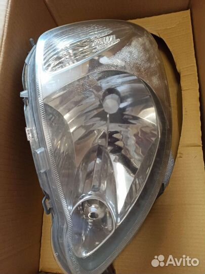 Фары на Тойота Ярис 1,3