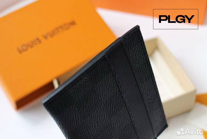 Louis Vuitton: картхолдер в фирменном стиле
