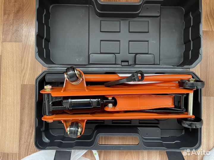 Домкрат гидравлический подкатной 2т