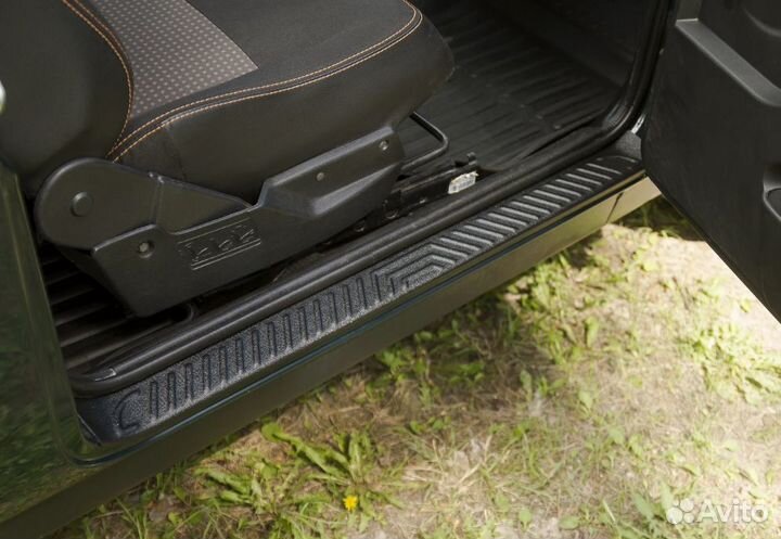 Накладки порогов в проём дверей Нива 2121-2131