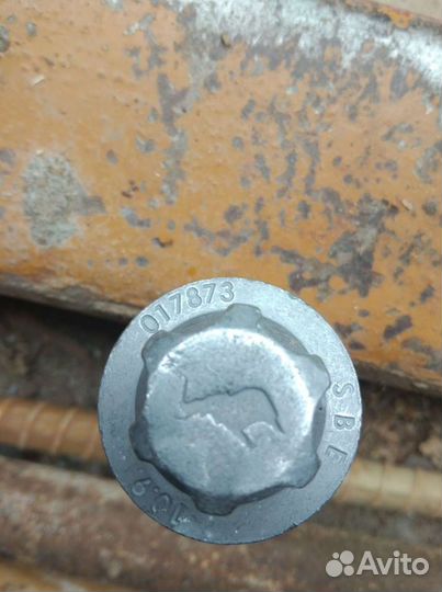 Болт ступицы schmitz