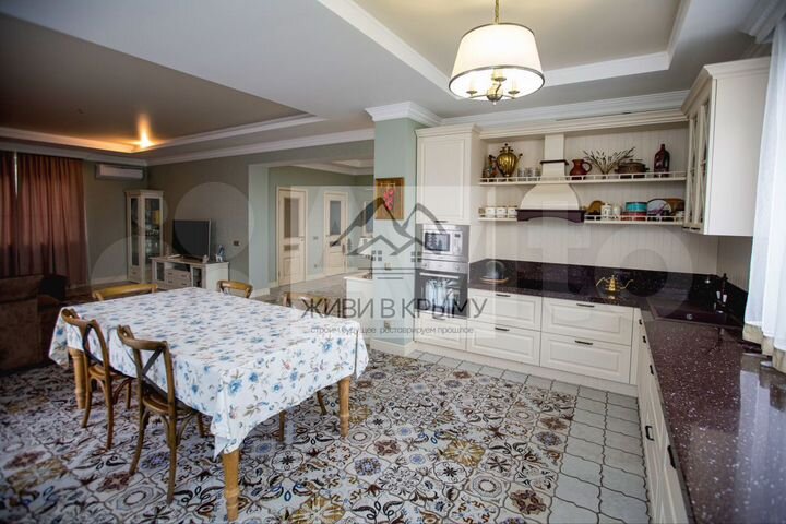 Дом 288,3 м² на участке 9,6 сот.