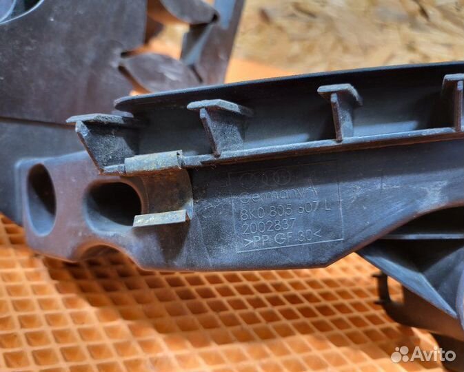 Кронштейн левый Audi A4 Iv B8 cdhb 2009