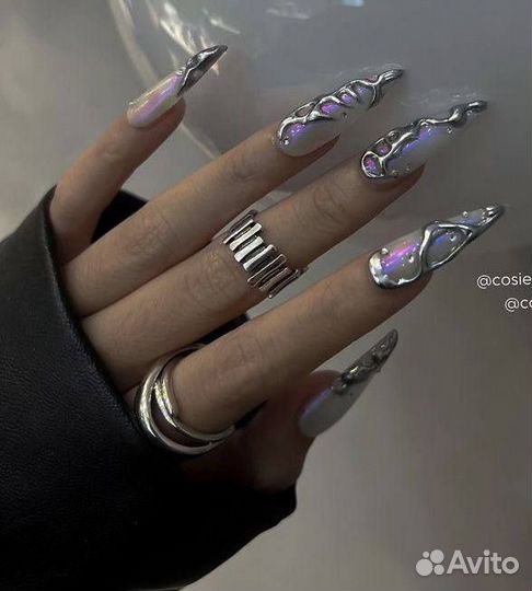 Модель на маникюр со сложным дизайном