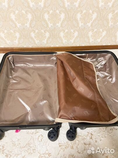 Чемодан на колесах большой
