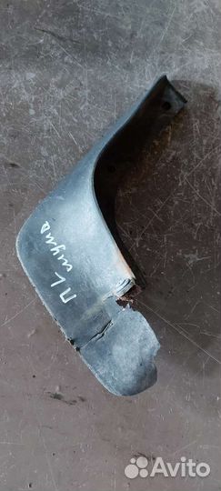 Брызговик передний левый на Kia Shuma