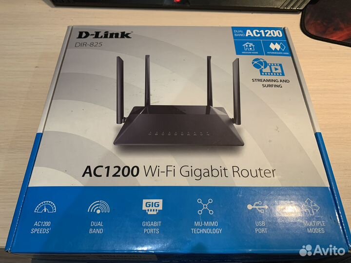 D-Link AC1200 WiFi Gigabit Router (DIR-825)
