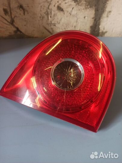 Фонарь левый задний крышки багажника Golf 5