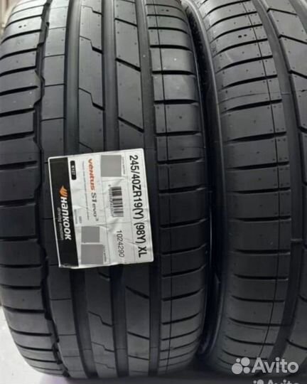 Hankook Ventus S1 Evo 3 K127 245/40 R19 и 265/35 R19 98W