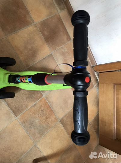 Самокат трехколесный Trolo светящиеся колеса